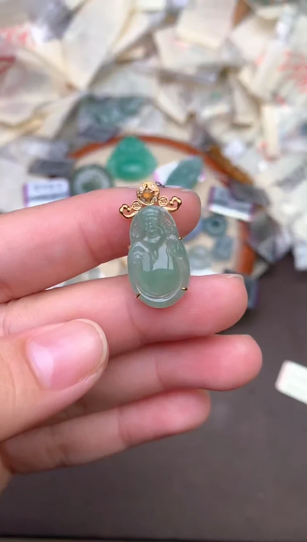 18K金镶嵌挂件翡翠—