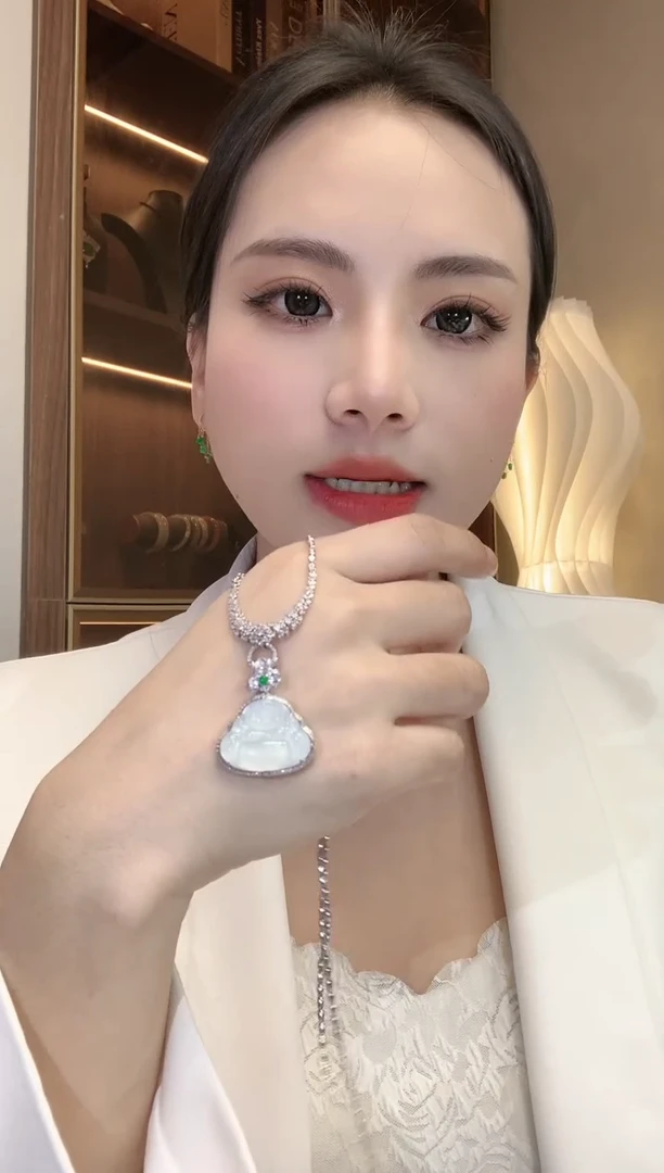 【闪购商品】翡翠吊坠(不含链)18K金镶嵌C17