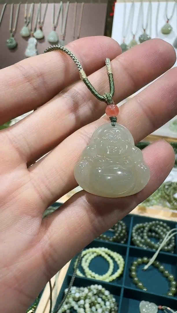 颈饰未镶嵌和田玉佛公吊坠 多样性发