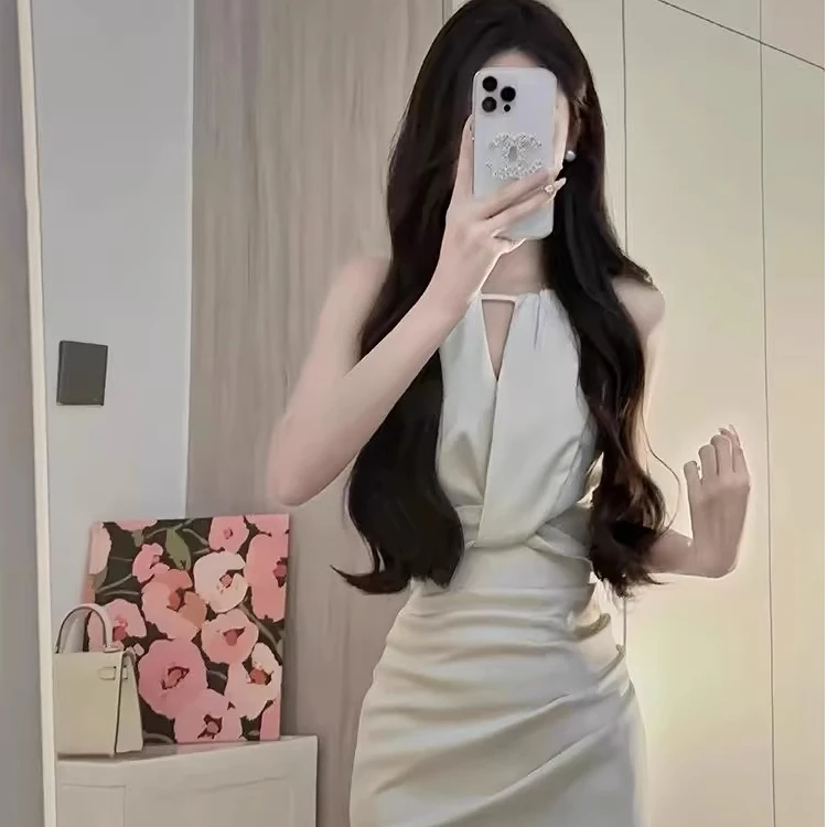 包臀挂脖吊带连衣裙显瘦气质高级缎面鱼尾高级感小礼服裙子夏季