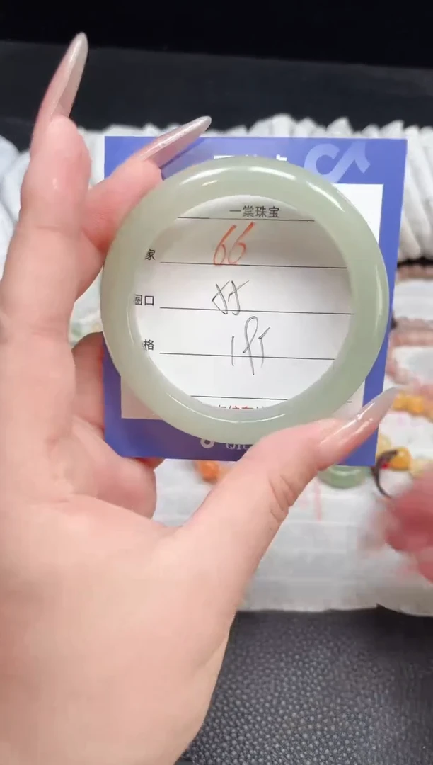 【闪购商品】石英质玉手镯未镶嵌66