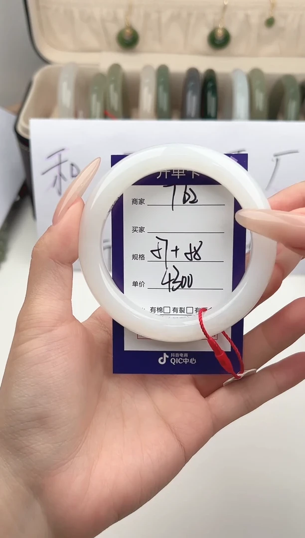 未镶嵌手镯和田玉微色差T62