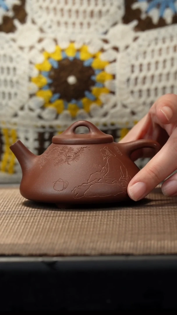 茶壶紫砂中槽清刻绘老者子冶150c