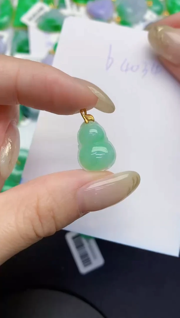 翡翠18K金镶嵌颈饰缅甸天然翡翠A货