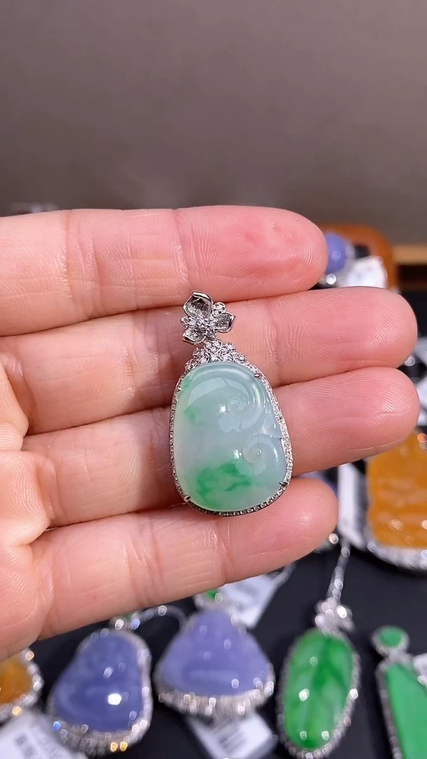 【闪购商品】翡翠吊坠(不含链)18K金镶嵌吊坠