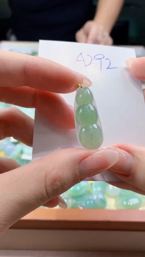 翡翠未镶嵌颈饰天然缅甸a货翡翠
