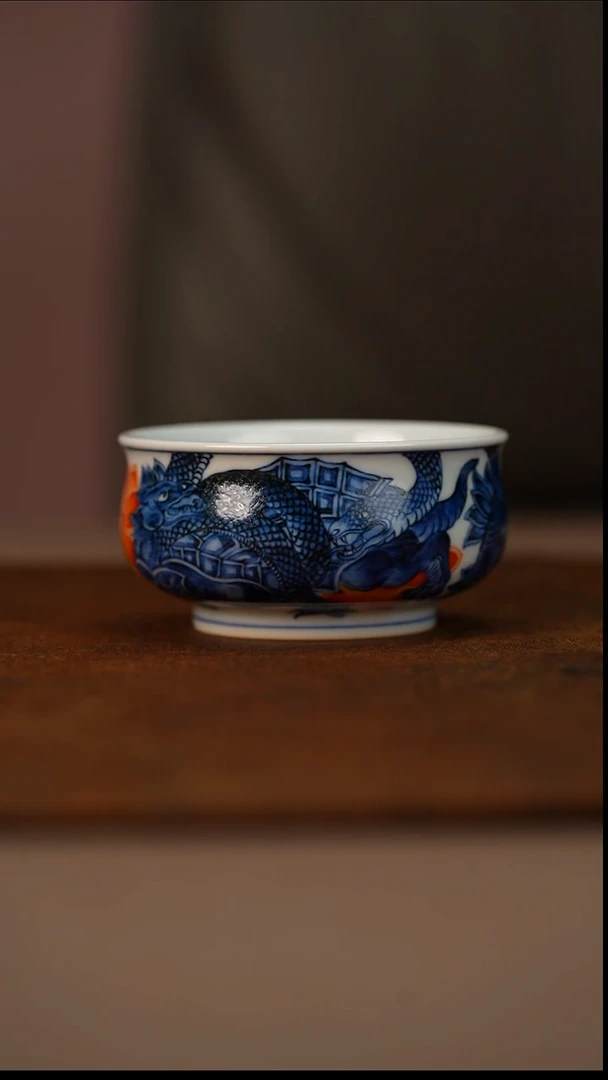 又见春风青花矾红玄武矮炉式杯