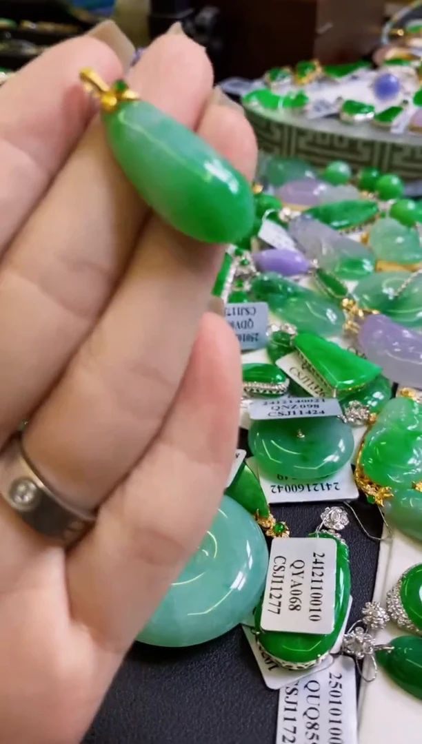 【闪购商品】定制翡翠18K金镶嵌吊坠