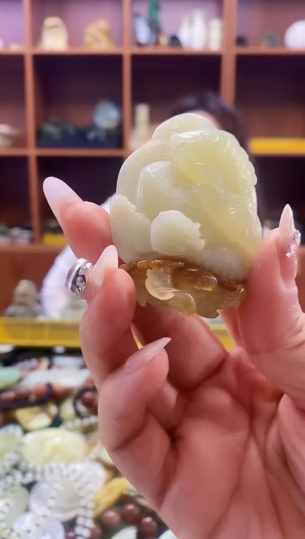 未镶嵌蛇纹石玉吊坠    1