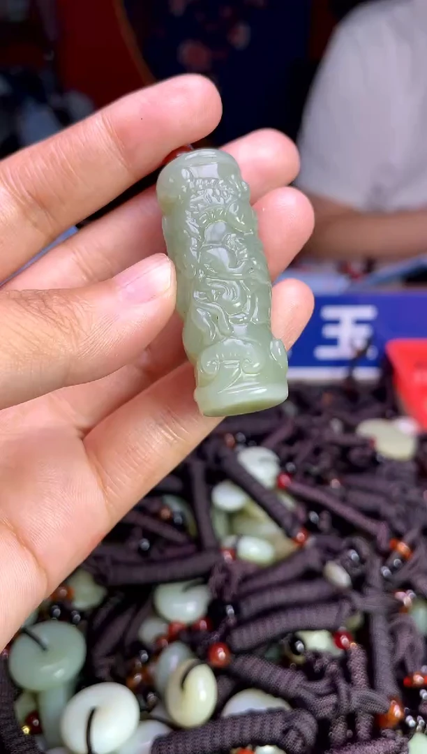 未镶嵌和田玉挂件1