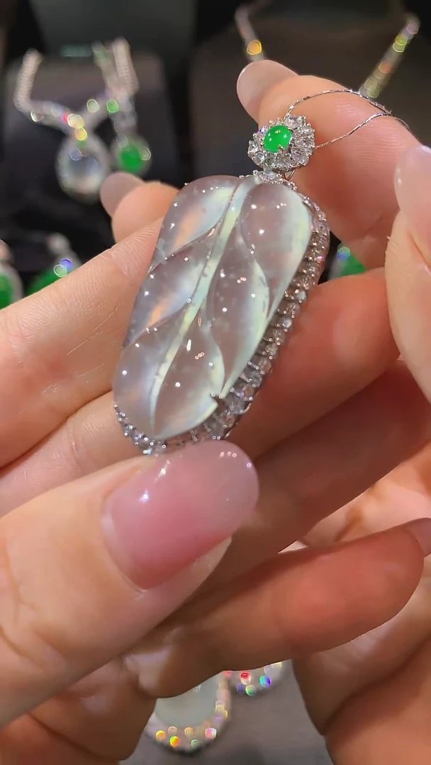 吊坠(不含链)18K金镶嵌翡翠吊坠