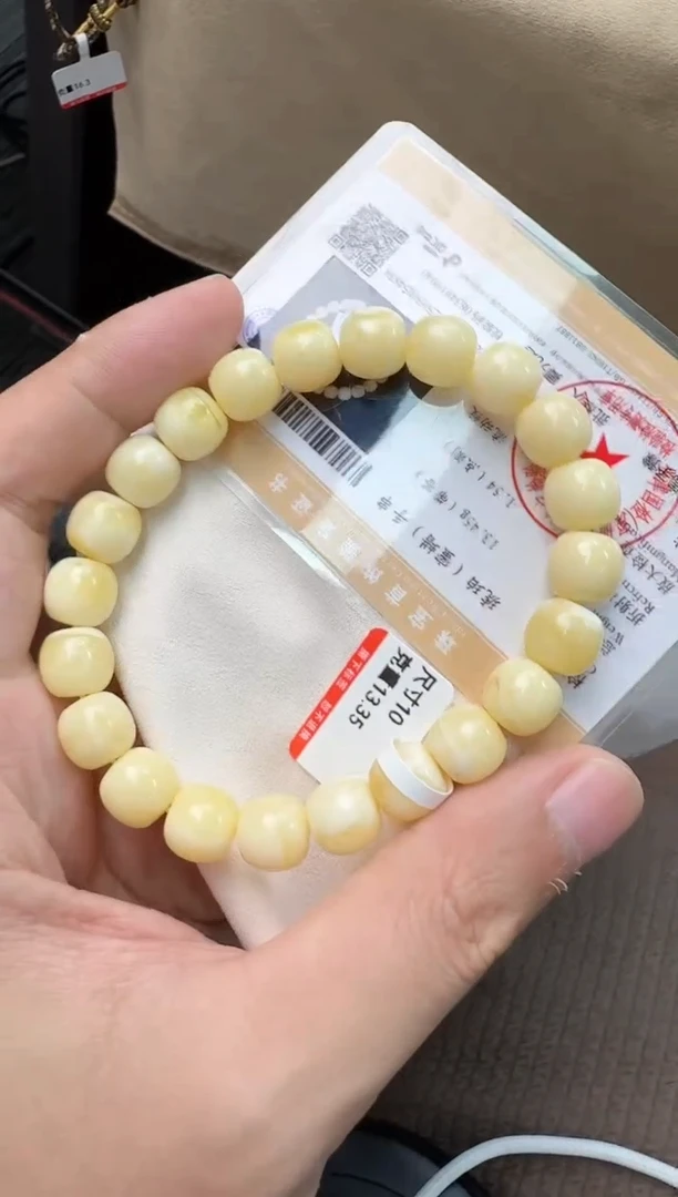 未镶嵌蜜蜡手串田**?蜜蜡手串有瑕疵