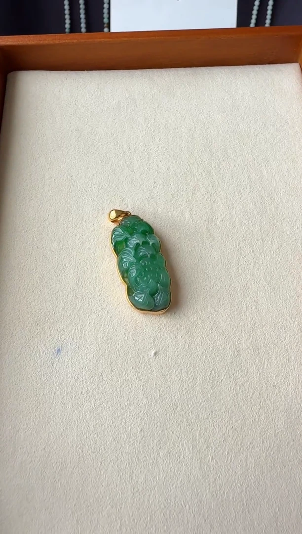 吊坠(不含链)18K金镶嵌翡翠天然缅甸a货莲花