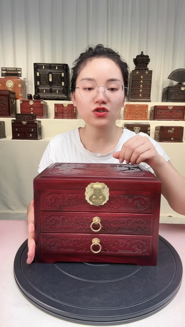 紫檀木类成套家具莲年有余