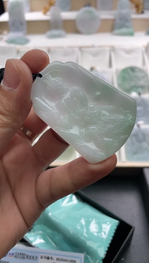 翡翠未镶嵌颈饰..../4/26/ 93