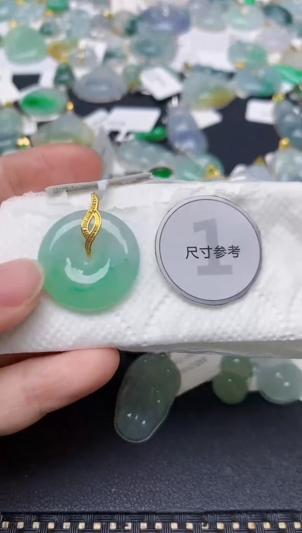 颈饰18K金镶嵌翡翠天然缅甸A货翡翠