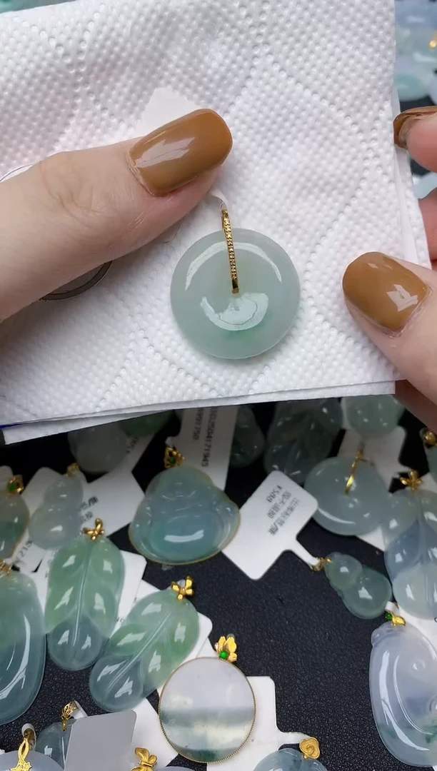 翡翠18K金镶嵌颈饰天然A货翡翠