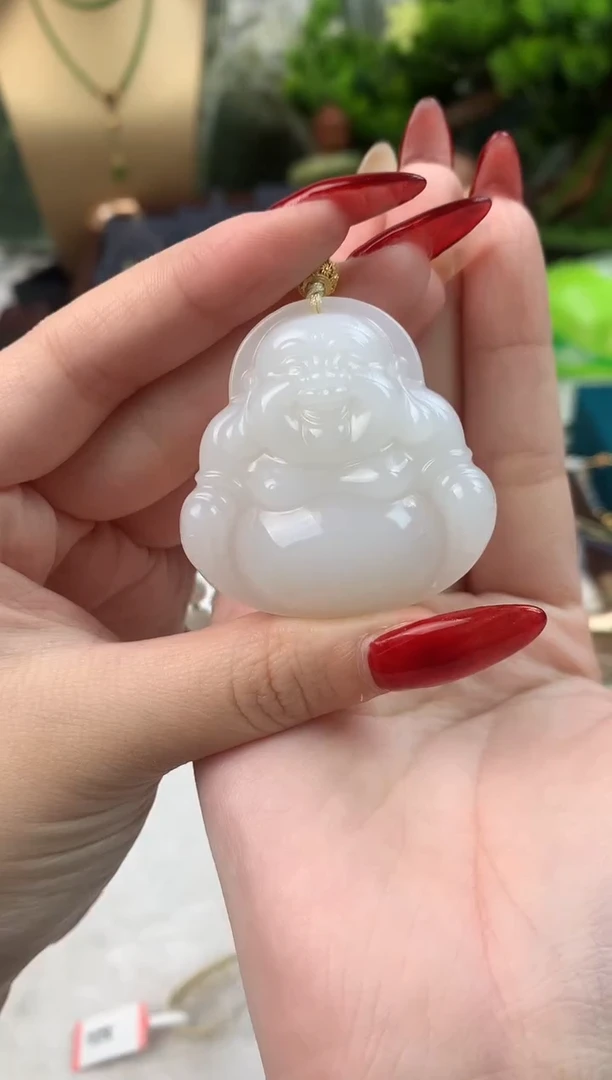 颈饰未镶嵌和田玉吊坠