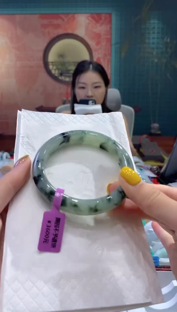 翡翠手镯未镶嵌多人07351