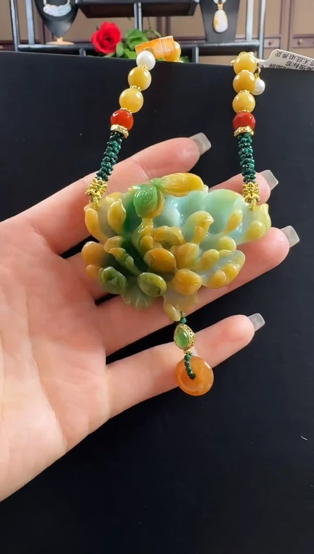 颈饰未镶嵌翡翠花牌