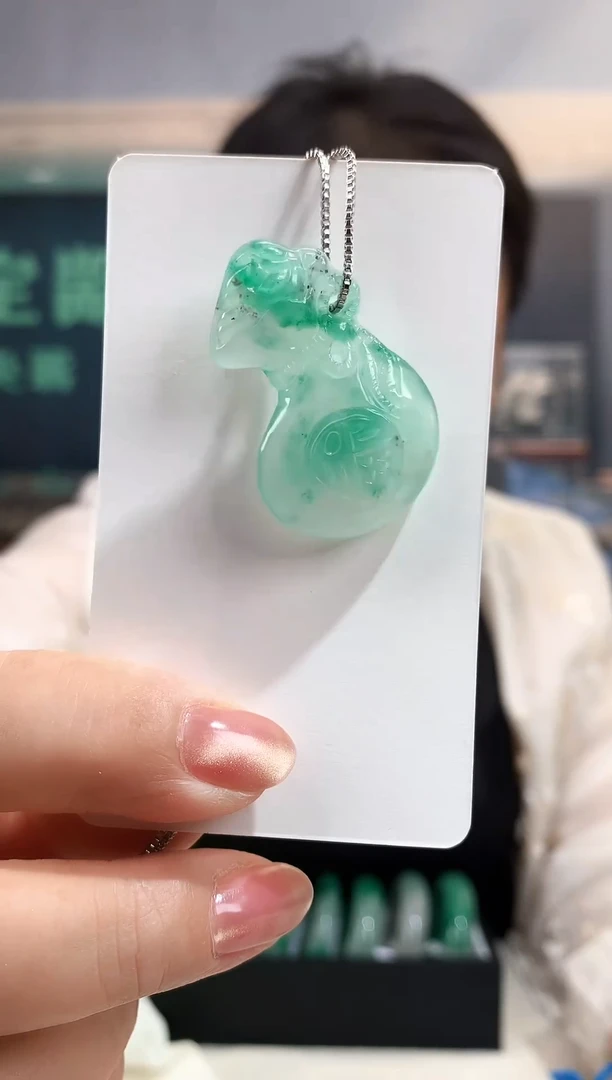 吊坠(赠链)未镶嵌石英质玉（非洲翠）精品非洲翠福袋吊坠