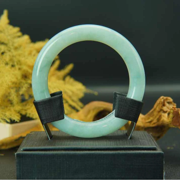 晴底偏蓝调53圆条成品翡翠手镯50090