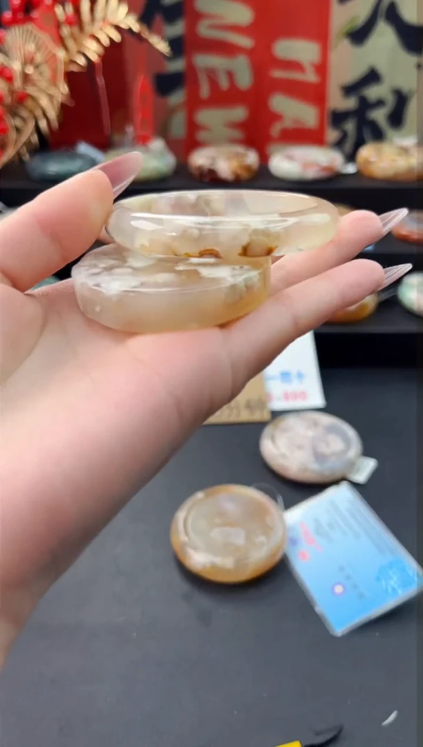 【闪购商品】石英质玉手镯未镶嵌赠送镯心（52圈口）无证书D