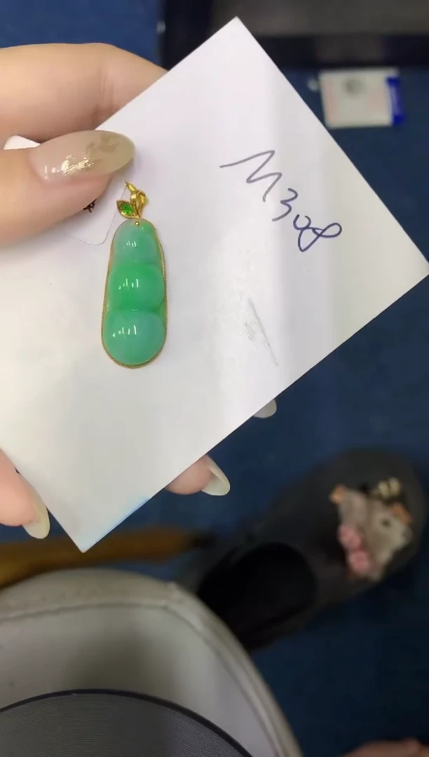 翡翠18K金镶嵌颈饰缅甸天然翡翠A货