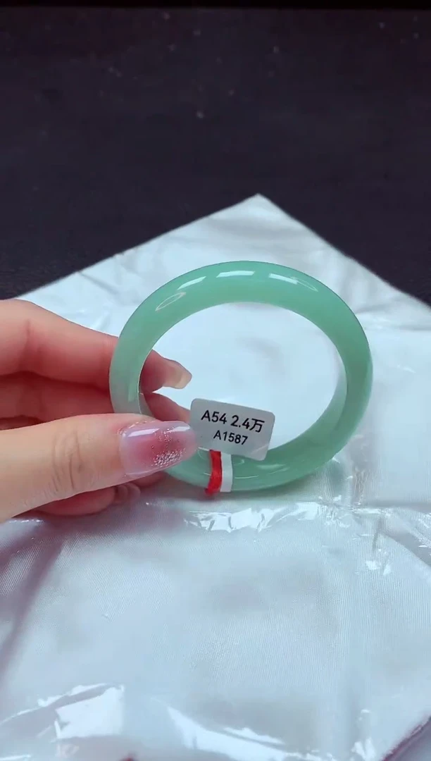 【闪购商品】翡翠手镯未镶嵌镯子54+