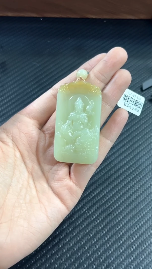 吊坠(赠链)未镶嵌和田玉S**军若羌微色差吊坠sk