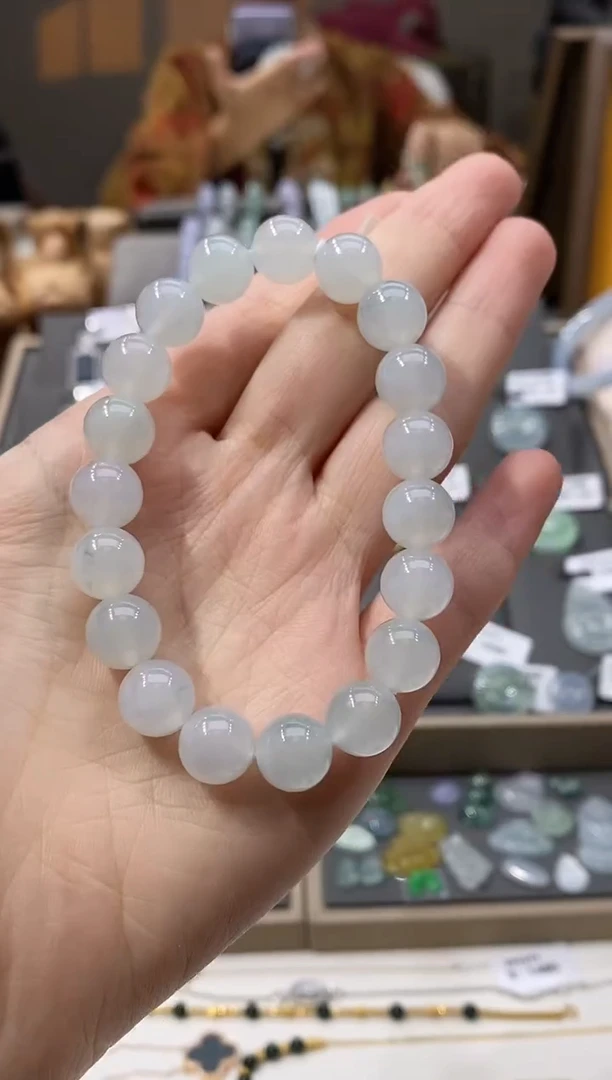 颈饰未镶嵌翡翠手串