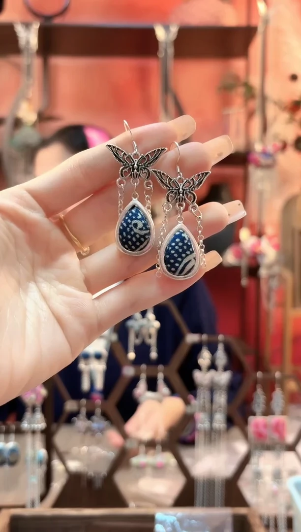 织绣云织谣民族风精美饰品   178