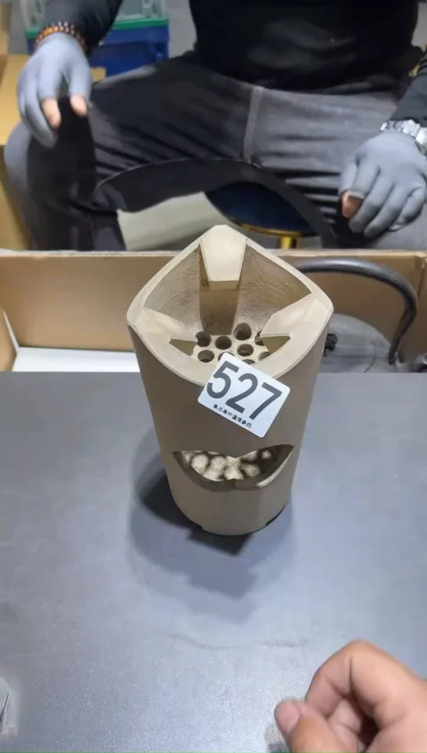 527
