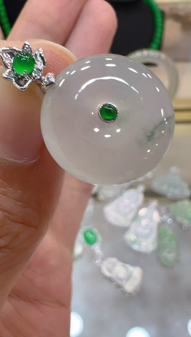 翡翠18K金镶嵌吊坠(不含链)多样性团购发一件