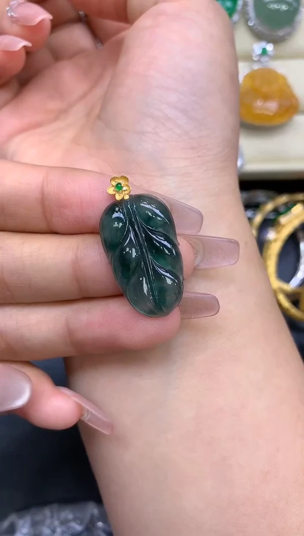 颈饰18K金镶嵌翡翠109-中国好珍宝