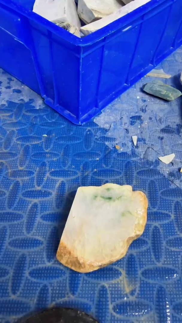 翡翠挂件未镶嵌如***贝天然翡翠184