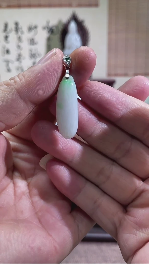 【闪购商品】翡翠颈饰银S925镶嵌福瓜吊坠 A货