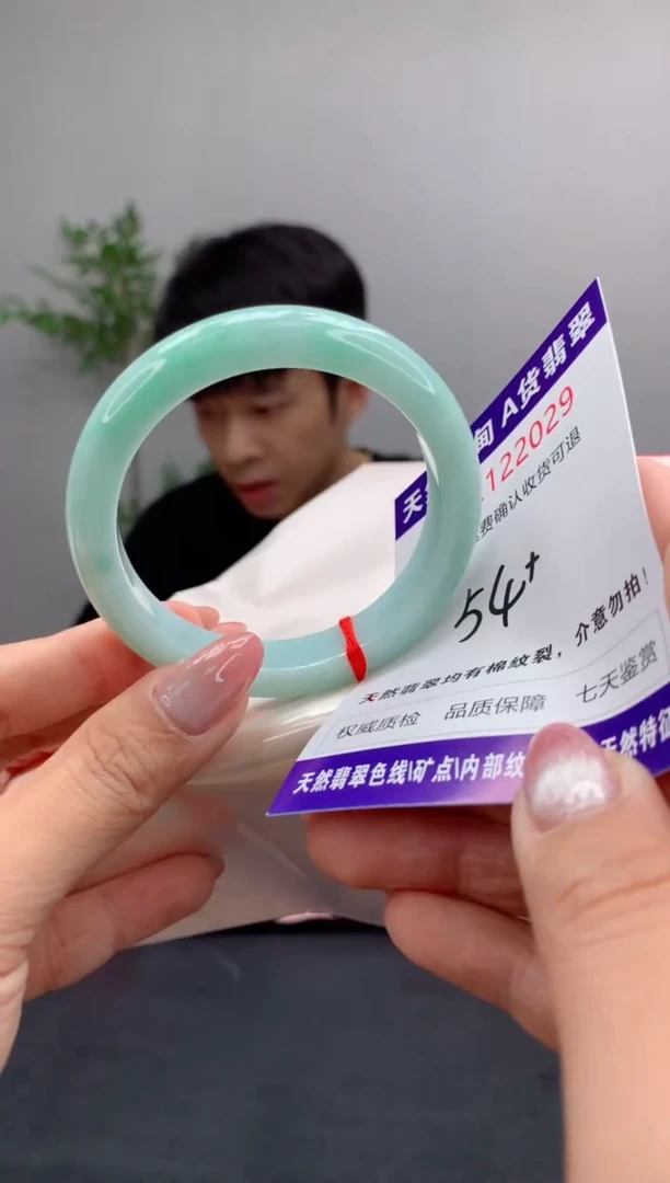 未镶嵌手镯翡翠有纹，完美者勿拍