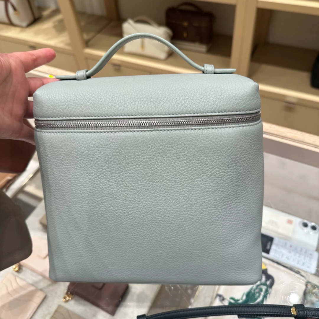 99新 Loro Piana/诺悠翩雅 小花JerryL23.5徽标 双肩包 浅绿色