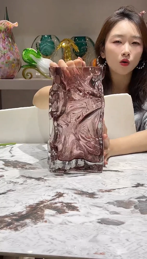 设计师款粉紫色花瓶