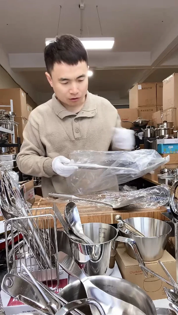 A36 微瑕恐龙鱼锅铲（使用）+小怪兽煎锅