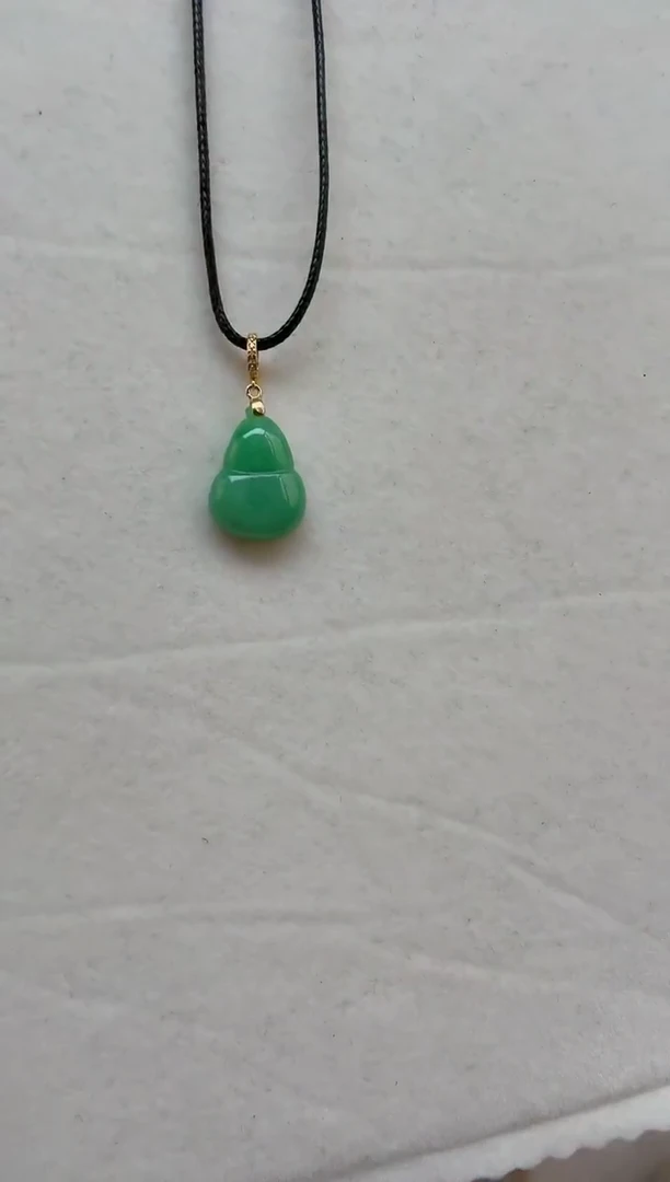 颈饰18K金镶嵌翡翠挂件