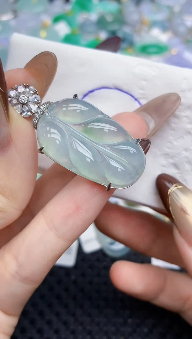 颈饰18K金镶嵌翡翠115   天然翡翠A货  百元以上9米证书费自理