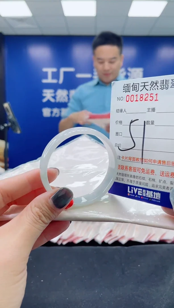 未镶嵌手镯翡翠天然翡翠手镯