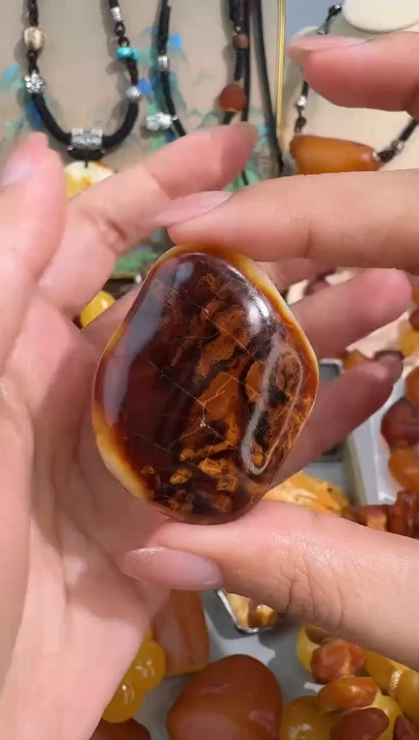 未镶嵌琥珀裸石山*琥珀