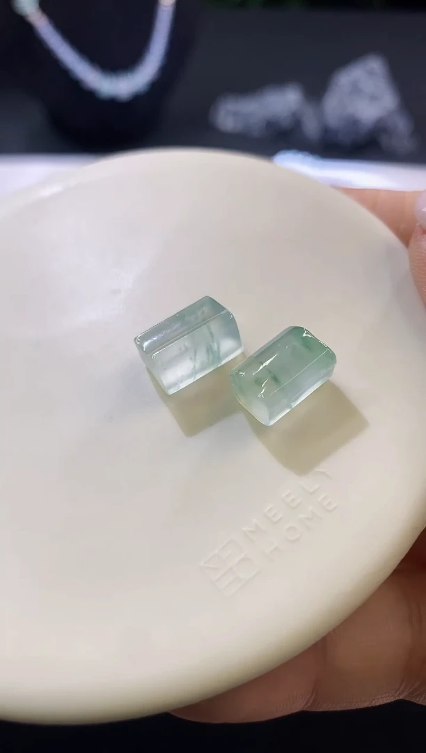 未镶嵌挂件翡翠一对随型