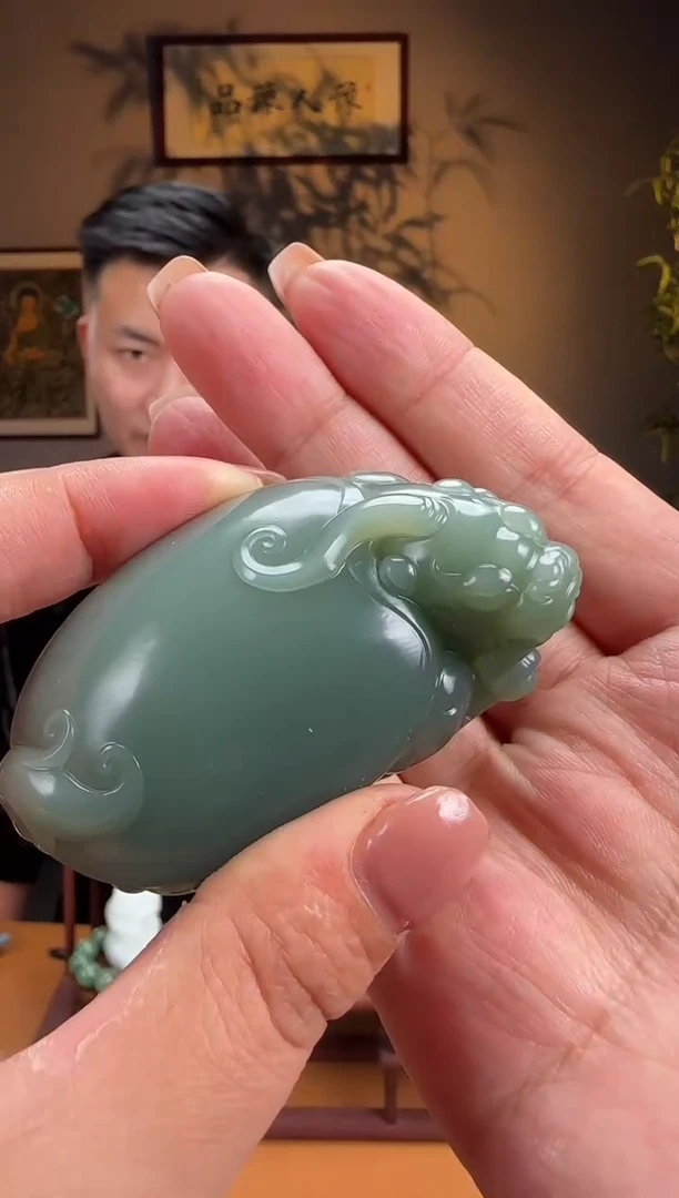 未镶嵌和田玉把件碧玉鸭蛋青龙龟f18