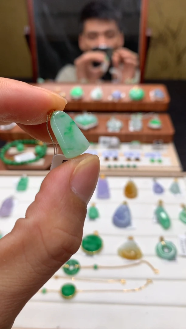 吊坠(不含链)18K金镶嵌翡翠无事牌