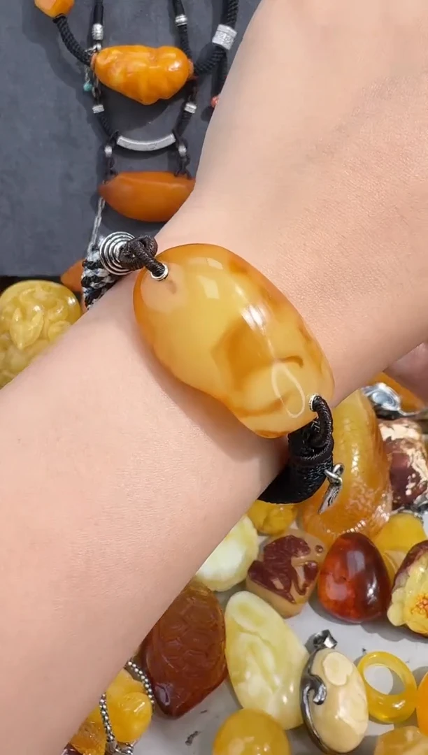 未镶嵌琥珀裸石琥珀