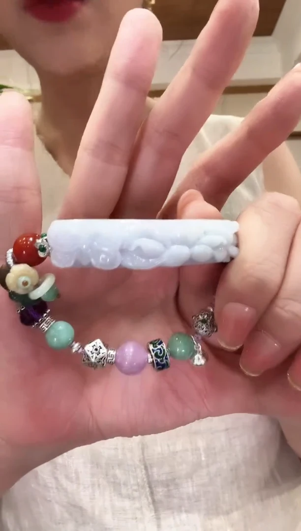 翡翠未镶嵌颈饰国风